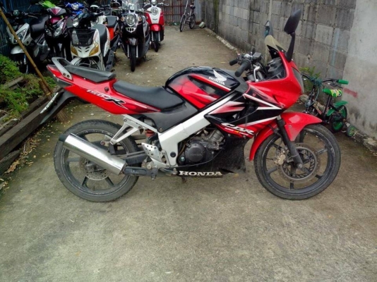 CBR สีแดง ดำ รถบ้าน สวยมาก ชุดสีสวยสด เครื่องเดิมๆ เอกสารชุดโอนลอยครบ ทดลองขับได้จ้า
