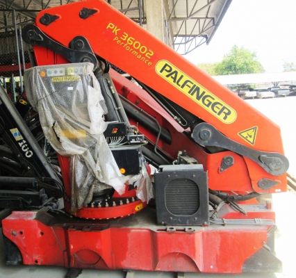 เครนพับ PALFINGER รุ่น PK36002 เก่ายุโรป น้ำหนักยกประมาณ 11.96 ตัน,ความยาวยืดได้ 20.5 เมตร