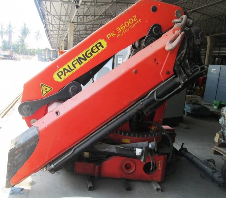 เครนพับ PALFINGER รุ่น PK36002 เก่ายุโรป น้ำหนักยกประมาณ 11.96 ตัน,ความยาวยืดได้ 20.5 เมตร