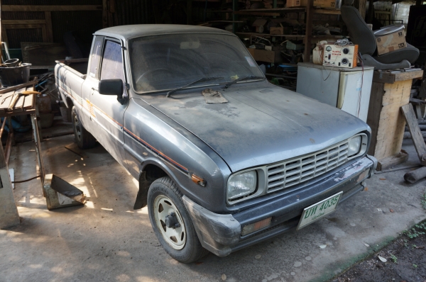 mazda familia เครื่องเดิม 1,300 5 เกียร์ ราคา 59,000 บางเดิมๆ ทั้งคัน เเอร์เย็นไม่เคยทำสี