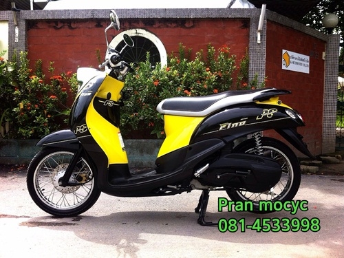 yamaha finoสีดำเหลือง รถปีนี้ค่ะ