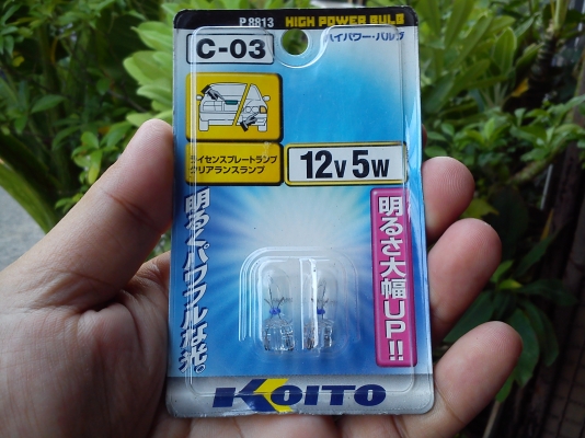 หลอดไฟหน้า H4 และไฟเบรคหลังยี้ห้อ KOITO JAPAN หลอดไฟหน้า H4 และไฟเบรคหลังยี้ห้อ KOITO JAPAN