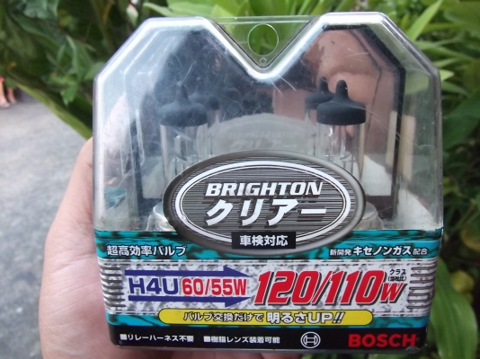 หลอดไฟหน้า H4 และไฟเบรคหลังยี้ห้อ KOITO JAPAN