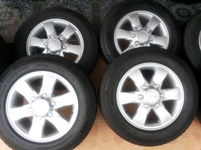 ขายล้อISUZU 16 นิ้ว 6 ก้าน พร้อมยาง 215/65/16 ปี 12 MICHELIN  1 ชุด