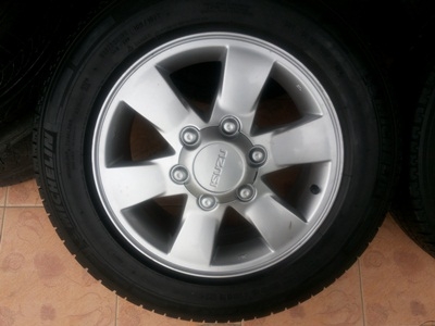 ขายล้อISUZU 16 นิ้ว 6 ก้าน พร้อมยาง 215/65/16 ปี 12 MICHELIN 1 ชุด