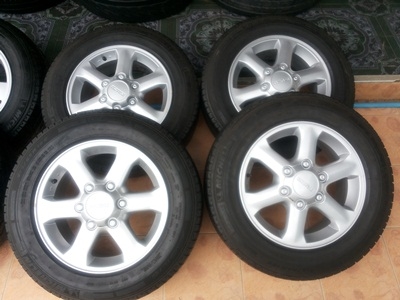 ขายล้อISUZU 16 นิ้ว 6 ก้าน พร้อมยาง 215/65/16 ปี 12 MICHELIN 1 ชุด