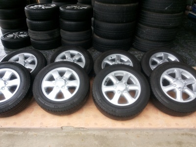 ขายล้อISUZU 16 นิ้ว 6 ก้าน พร้อมยาง 215/65/16 ปี 12 MICHELIN 1 ชุด