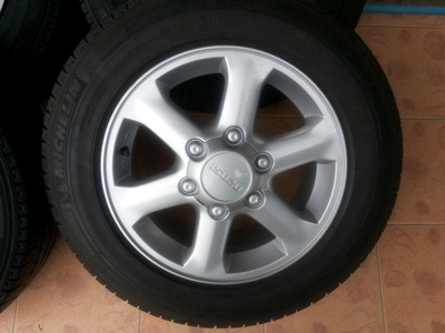 ขายล้อISUZU 16 นิ้ว 6 ก้าน พร้อมยาง 215/65/16 ปี 12 MICHELIN 1 ชุด