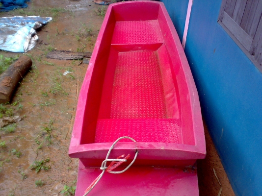 เรือไฟเบอ 11ฟุต ตามสภาพ มีรอยแตกนิดหน่อย