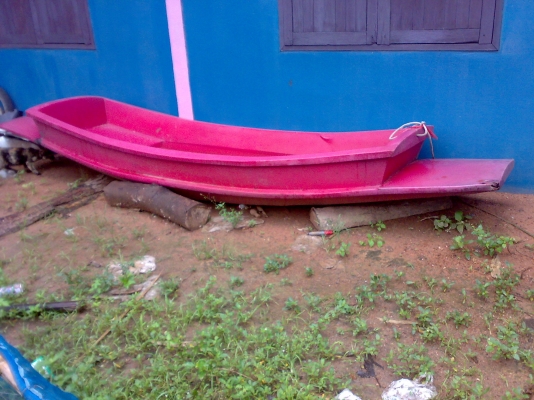 เรือไฟเบอ 11ฟุต ตามสภาพ มีรอยแตกนิดหน่อย