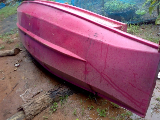 เรือไฟเบอ 11ฟุต ตามสภาพ มีรอยแตกนิดหน่อย