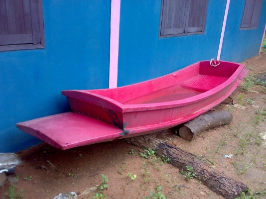 เรือไฟเบอ 11ฟุต ตามสภาพ มีรอยแตกนิดหน่อย