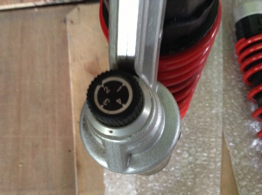 ขายโช๊คSHOWA CB1300 BOLDOR ของแท้ไม่รั่วไม่ซึมสวยๆปรับ3จุดนุ่มหนึบครับ