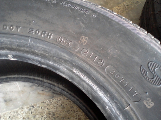 ขายยาง เปอร์เซนต์ 175/70r13 มีคู่เดียว ยางปี 2012 ขายถูกๆ ขายยาง เปอร์เซนต์ 175/70r13 มีคู่เดียว ยางปี 2012 ขายถูกๆ