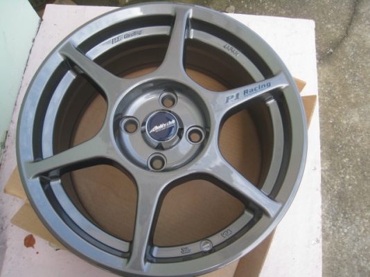 ขายล้อแม็กใหม่ Buddy club P1 racing 15"x6.5" et36 4รู100  พร้อมจุ๊ป Rays เป็นล้อใหม่ไม่เคยใช้งานครับ สนใจติดต่อเล็กคลองสาม (081-3747940)