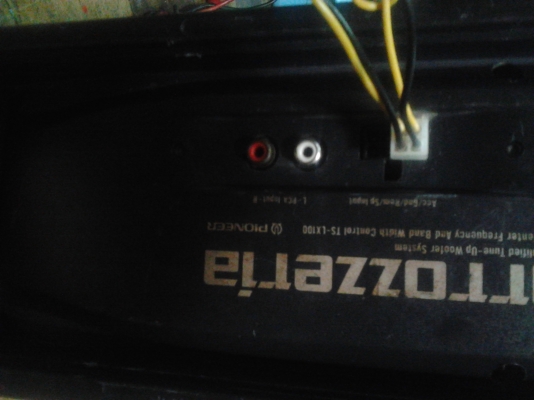 ขายตู้ลำโพงซับติดรถยนต์pioneer มีแอมปในตัว