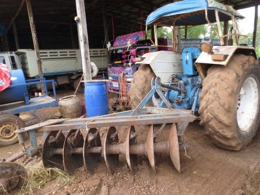 ขายฟอร์ด6600 เสื้อลาย ขายถูก ทะเบียนพร้อมโอน