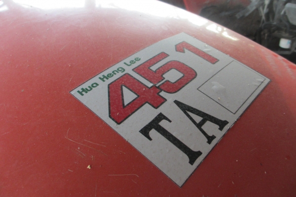 คูโบต้า L3608 พร้อมใบมีดและอุปกรณ์หลัง