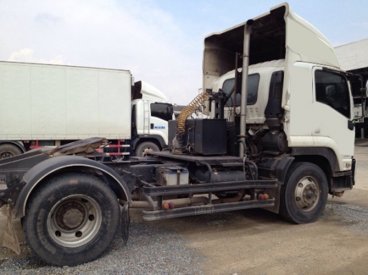 รถบรรทุก 6 ล้อ หัวลาก ยี่ห้อ ISUZU GVR 300 แรงม้า
