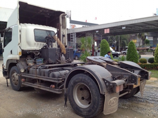 รถบรรทุก 6 ล้อ หัวลาก ยี่ห้อ ISUZU GVR 300 แรงม้า