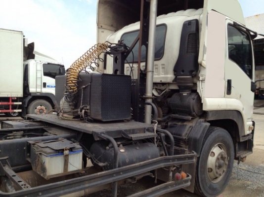 รถบรรทุก 6 ล้อ หัวลาก ยี่ห้อ ISUZU GVR 300 แรงม้า