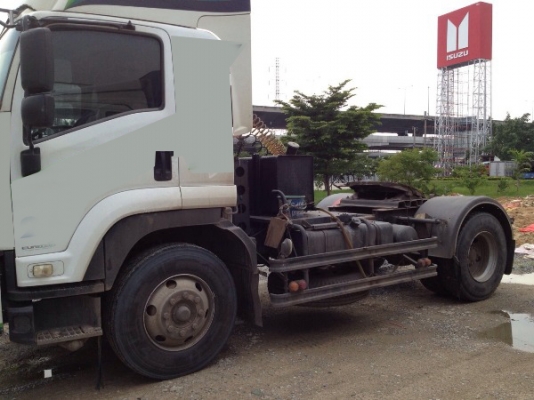 รถบรรทุก 6 ล้อ หัวลาก ยี่ห้อ ISUZU GVR 300 แรงม้า