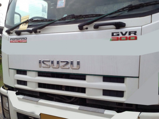 รถบรรทุก 6 ล้อ หัวลาก ยี่ห้อ ISUZU GVR 300 แรงม้า