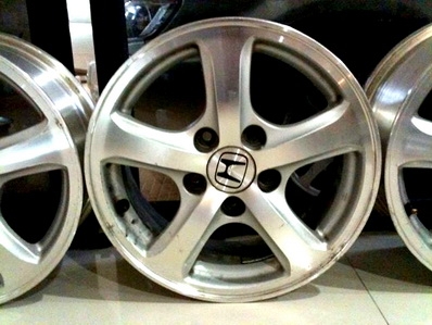 แม็กซ์ 15นิ้ว 5รู114.3 เดิมๆทนทานใส่ได้หลายรุ่นครับ แม็กซ์ 15นิ้ว 5รู114.3 เดิมๆทนทานใส่ได้หลายรุ่นครับ