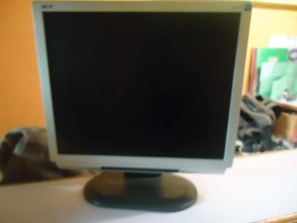 ขายจอคอมพิวเตอร์จอละ200บาท แต่จอเสียนะครับเอาไปซ่อมเอง 0800704675 คุณติ๊ก