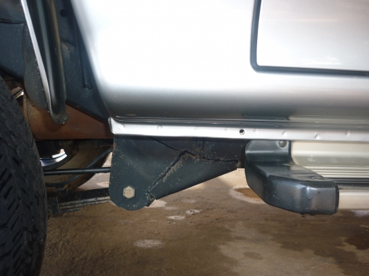 ขายด่วน Mitsubishi Strada Four 4X4 รุ่นท็อปสภาพดี รถบ้าน *** ปรับราคาใหม่ 350,000 บาท ***