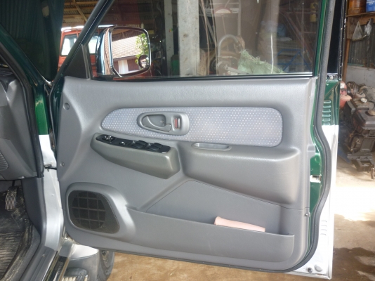 ขายด่วน Mitsubishi Strada Four 4X4 รุ่นท็อปสภาพดี รถบ้าน *** ปรับราคาใหม่ 350,000 บาท ***