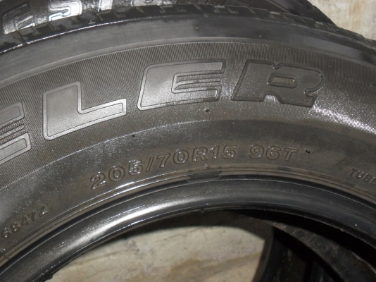 ยาง BRIDGESTONE 205/70R15 ปี11 สวยๆ 4 เส้น ราคา 2400 บาท