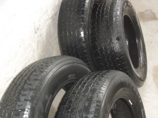 ยาง BRIDGESTONE 205/70R15 ปี11 สวยๆ 4 เส้น ราคา 2400 บาท