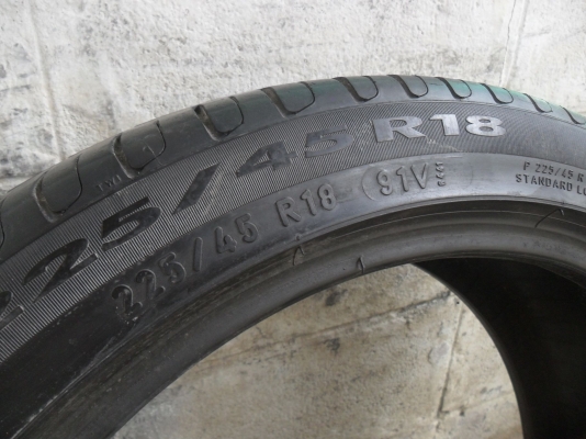 ยาง PILELLI 225/45R18 ปี10 RUNFLAT มี 1 คู่ ราคา 2200 บาท(ลายเดียวกัน)