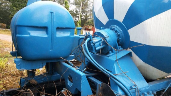 รถอีซูซุ 6 ล้อ โม่ปูน  110 แรงม้า  สนใจติดต่อ 081 - 6079515