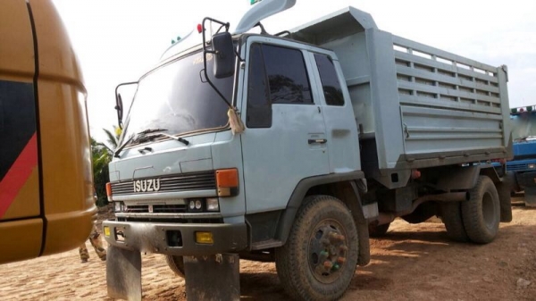 รถอีซูซุ 10 ล้อดั้ม FTR 165 แรงม้า สนใจติดต่อ 081 - 6079515 รถอีซูซุ 10 ล้อดั้ม FTR 165 แรงม้า สนใจติดต่อ 081 - 6079515