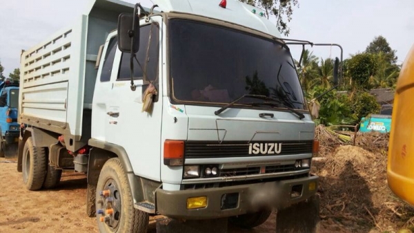 รถอีซูซุ 10 ล้อดั้ม FTR 165 แรงม้า  สนใจติดต่อ 081 - 6079515