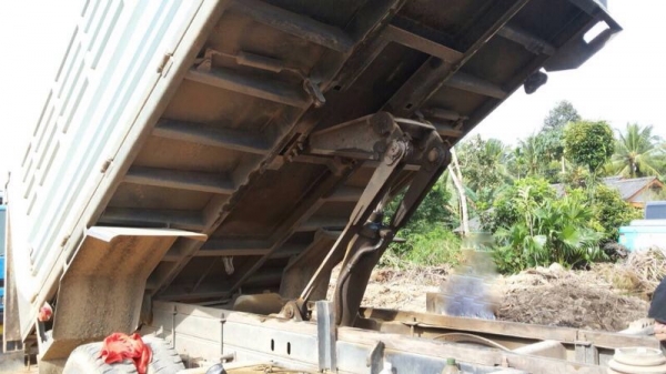 รถอีซูซุ 10 ล้อดั้ม FTR 165 แรงม้า สนใจติดต่อ 081 - 6079515 รถอีซูซุ 10 ล้อดั้ม FTR 165 แรงม้า สนใจติดต่อ 081 - 6079515