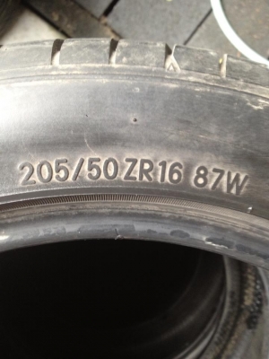 ขายยางNitto Nt555 205-50-16 ปี10 1ชุดดอกเต็ม ถูกๆครับ