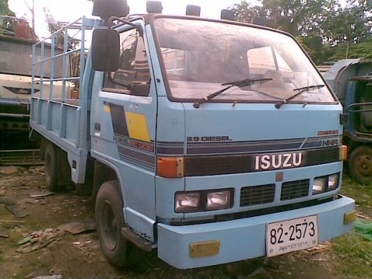 ขาย4ล้ออีซูซุ NKR เกียร์สั้น รถออกห้างแท้ๆ เครื่อง 88แรง ฝาขาว รถใช้งานได้ปกติ
