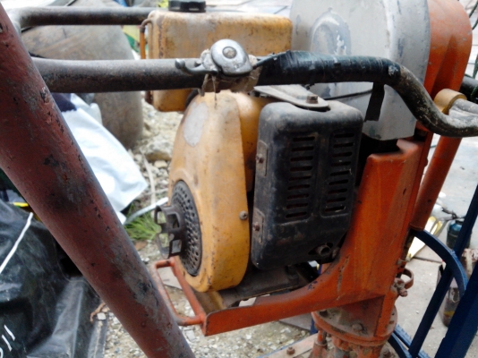 ขายเครื่องตบพื้นแบบกระโดดROBIN รุ่นEC10 JAPANใช้ตบพื้นอัดดินและทรายรอบบ้านให้แน่ขายราคาไม่แพงราคา5,000บาทรุ่นนี้ที่อื่นขาย9,000-15,000บาท ขายเครื่องตบพื้นแบบกระโดดROBIN รุ่นEC10 JAPANใช้ตบพื้นอัดดินและทรายรอบบ้านให้แน่ขายราคาไม่แพงราคา5,000บาทรุ่นนี้ที่อื่นขาย9,000-15,000บาท