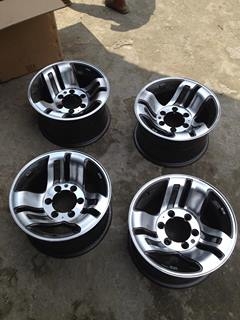 ขายล้อออฟโร้ดขอบ15 6รู กว้าง8.5 ET-5   สวยๆถูกๆครับ