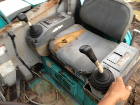 ขาย  kobelco 30 urคันนี่ทํางานดี เร็วไวประหยัดนํ้ามันมี VDO ครับ