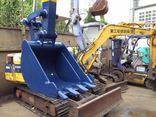 ขาย รถขุด KOMATSU รุ่น PC30-5- มือสองญี่ปุ่น