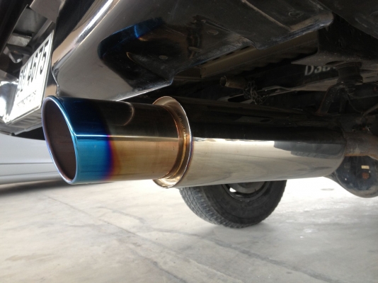 ขายปลายท่อปลายรุ้งสวยๆพึ่งใส่มาได้ไม่นาน  ไส้ตรง มีไซเลนเซอร์