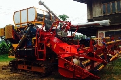 ขายด่วน รถเกี่ยวข้าวเกษตรพัฒนา รุ่นไอ้หนุ่มไวไฟ สวยจัดทั้งคันพร้อมทำงานได้เลย เครื่องยนต์ 195 HP เทอร์โบ ISUZU 6HE1 TURBO อุ้ม 2.5 ตันสภาพดีมาก ปั๊มไดกิ้นเบอร์ 23 ช่วงล่าง 10HT สภาพเต็มดีพร้อมใช้งาน ราคาต่อรองได้ครับ