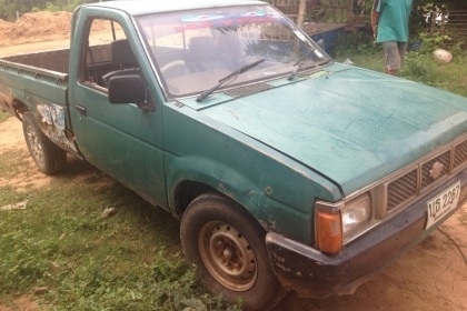 NISSAN BIG M - TD25 เครื่องฝาขาว เครื่องแห้งแรงดี ภายในเก๋งคอนโซลครบ กระบะมีผุ ช่วงล่างคัชซีมีผุมีดามแต่พร้อมใช้งานครับ ยางสภาพดี 4 เส้นประมาณ 60\% พร้อมใช้งานได้เลย เอกสารทะเบียนครบพร้อมโอน ราคาต่อรองได้ครับ