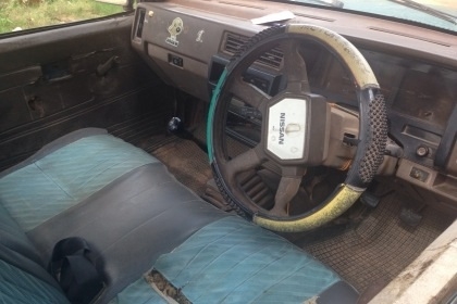 NISSAN BIG M - TD25 เครื่องฝาขาว เครื่องแห้งแรงดี ภายในเก๋งคอนโซลครบ กระบะมีผุ ช่วงล่างคัชซีมีผุมีดามแต่พร้อมใช้งานครับ ยางสภาพดี 4 เส้นประมาณ 60\% พร้อมใช้งานได้เลย เอกสารทะเบียนครบพร้อมโอน ราคาต่อรองได้ครับ