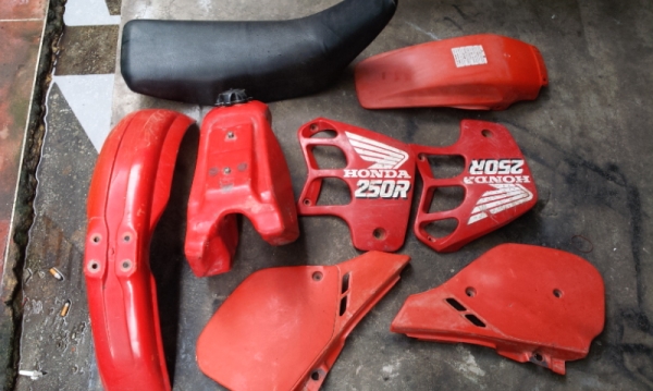 ขายชุดสีcr125ราคา3900บาท