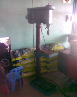 สว่านแท่นตัวใหญ่